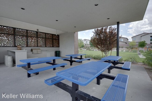 Building Photo - 3 br, 2.5 bath House - 932 Lotus Falls St