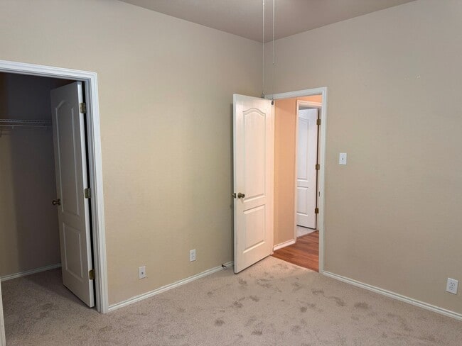 Building Photo - 2656 Pillory Pointe