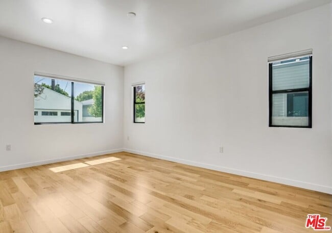 Building Photo - 3641 Greenwood Ave