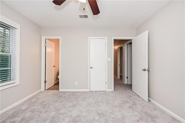 Building Photo - 8990 Sterling Ridge Ln