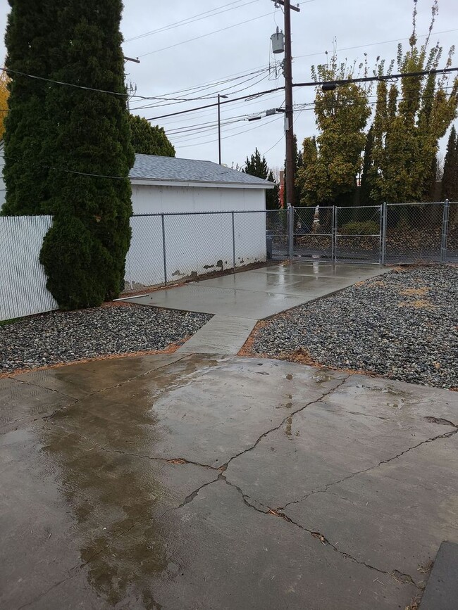 Building Photo - 1/2 OFF JUNE RENT - House in Ephrata