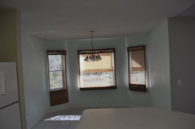 Building Photo - Pine Lakes 3bdrm home on a cul-de-sac!