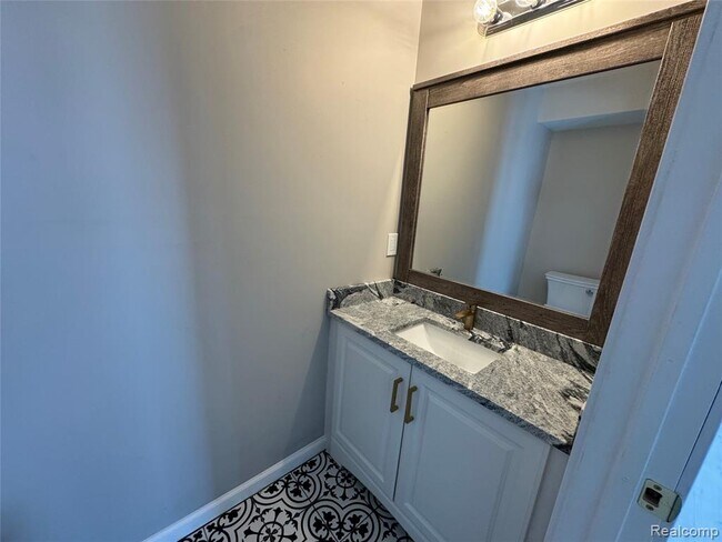 Building Photo - 115 Georgetown Square N