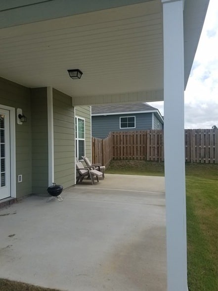 Building Photo - 3041 Haynes Station Dr