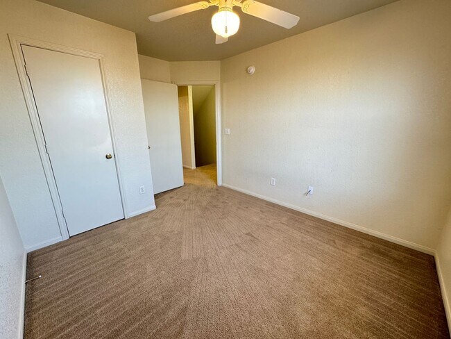 Building Photo - 205 Lydia Dr
