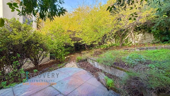 Building Photo - Updated MCM Gem in Adams Point