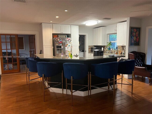 Building Photo - 1040 Lyons Park Dr