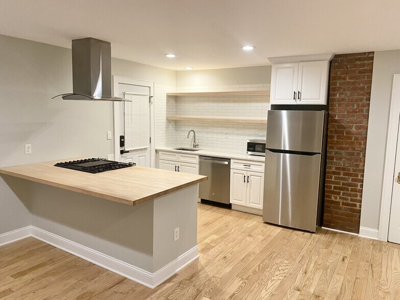 Building Photo - 11 Lagrange Ave