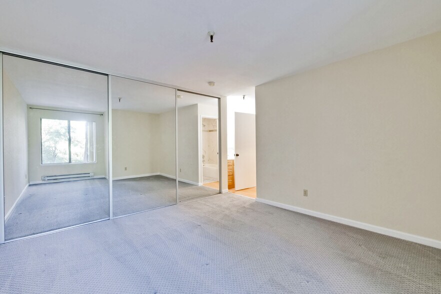 Building Photo - 725 Mariposa Ave.