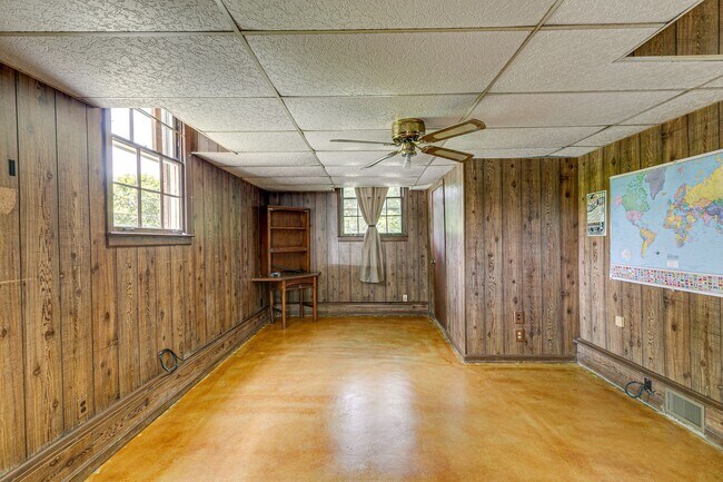 Building Photo - Cozy One Story, 3 bedroom, 2 baths, 1411 sqft