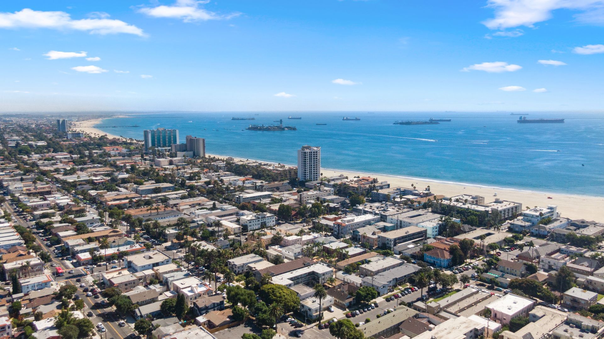 Building Photo - 1116 E 1st St