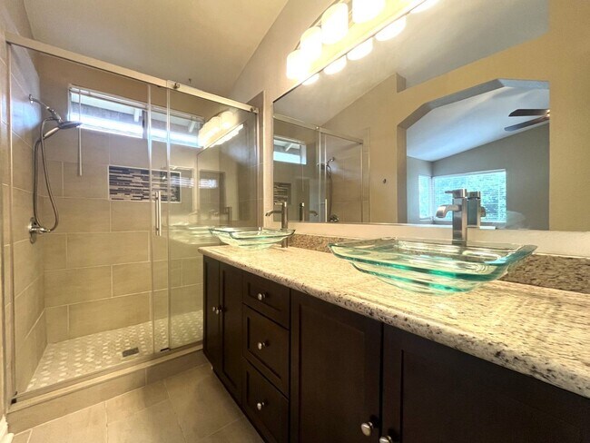 Building Photo - 3 bed, 2.5 bath located in Corona, CA!