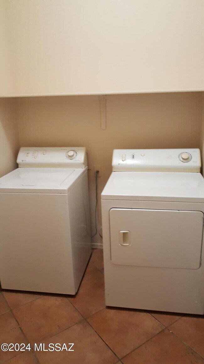 Building Photo - 13660 E High Plains Ranch St