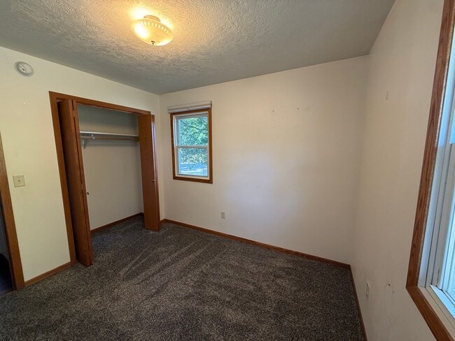Building Photo - 1815 3rd Ave SE