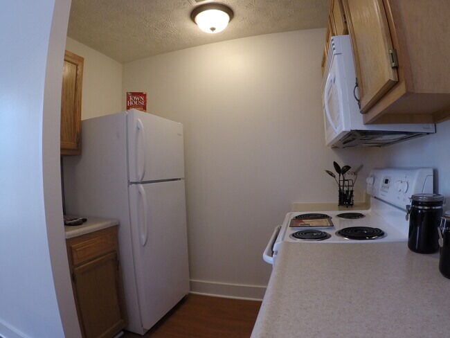Apt 1,2,5,6 Kitchen - 220 S 6th St (Maison de Ville)
