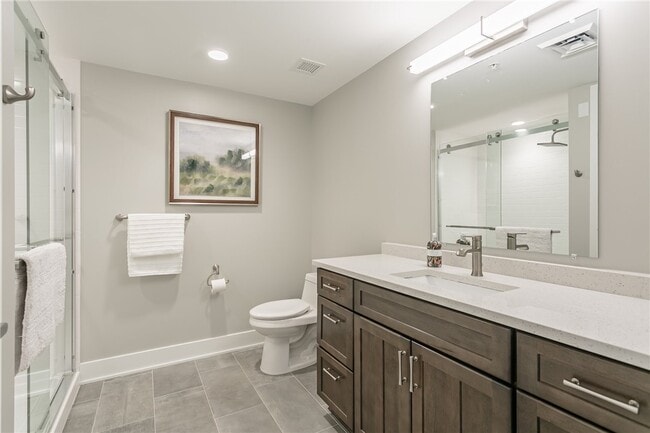 Building Photo - 205 Lakeshore Dr