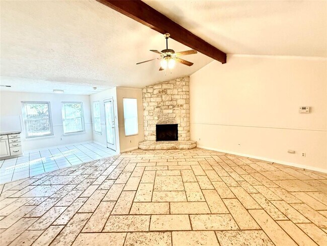 Building Photo - 710 Riverwood Dr