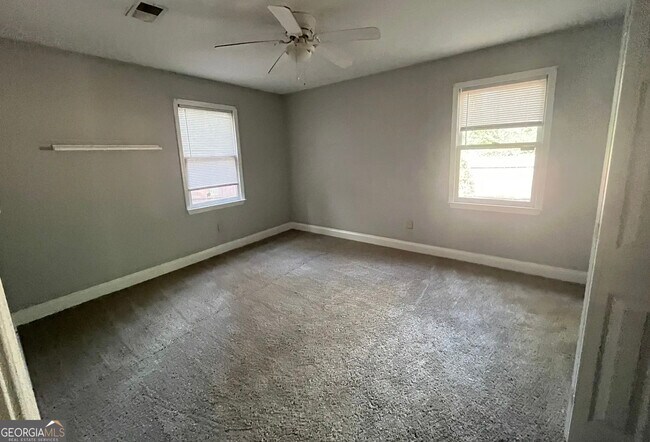 Building Photo - 170 Fair Oaks Dr