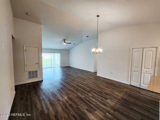 Building Photo - 27 Farmsworth Dr