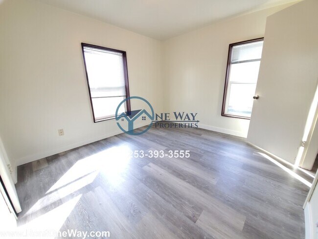 Building Photo - Downtown Puyallup 1 Bd