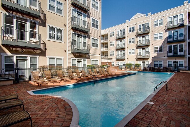 Building Photo - Rare rental opportunity at Bristol West End!