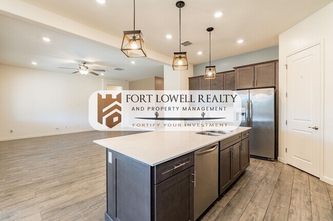 Building Photo - 3 Bedroom, 2 Bath Home near South Mountain!!