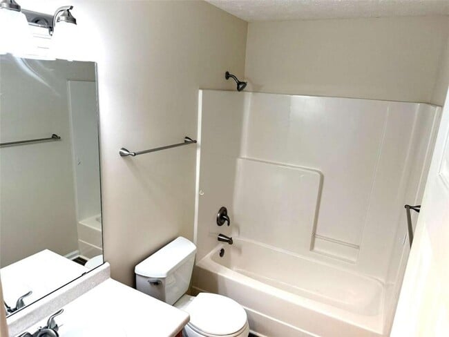 Building Photo - 228 Solomon Dr