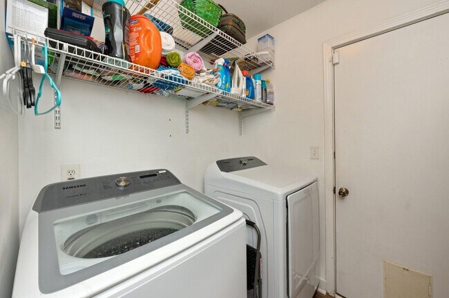 Building Photo - 615 St Martin Cove