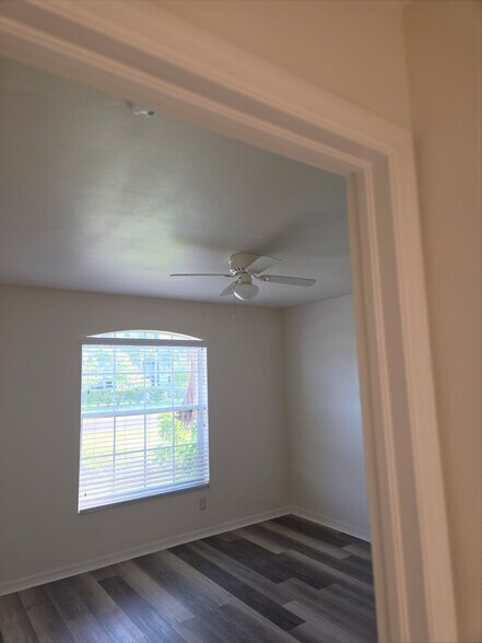 Building Photo - 1816 SW 38th Terrace