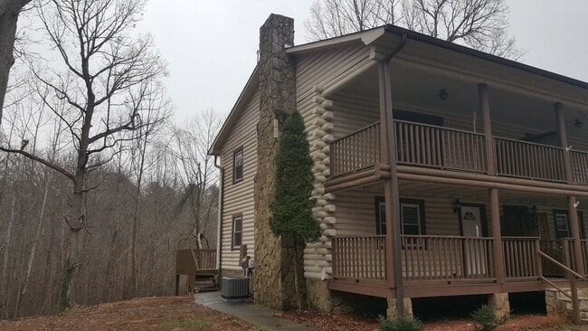 Building Photo - Duplex 2 bedroom 1 bath