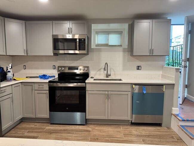 Primary Photo - 24 W Tremlett St