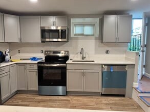 Building Photo - 24 W Tremlett St