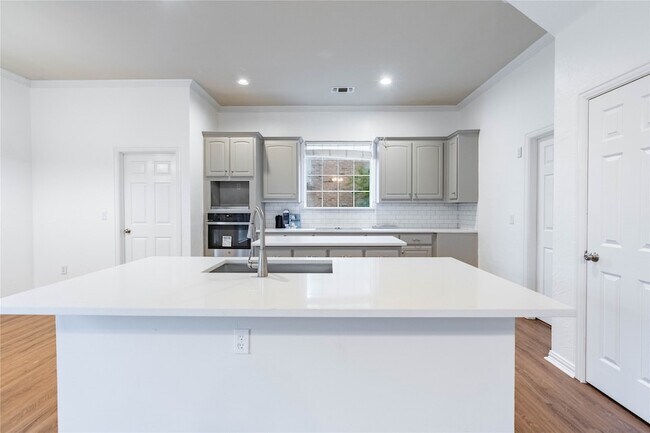 Building Photo - 3731 Charter Dr