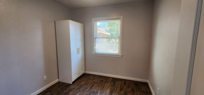 Building Photo - $500 MOVE-IN CREDIT! Updated Home with lots of Extras!