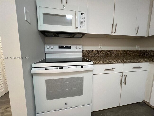 Building Photo - 21133 SW 85th Ave