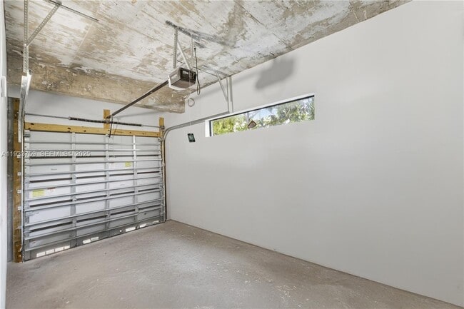 Building Photo - 1393 NW 31st Ave