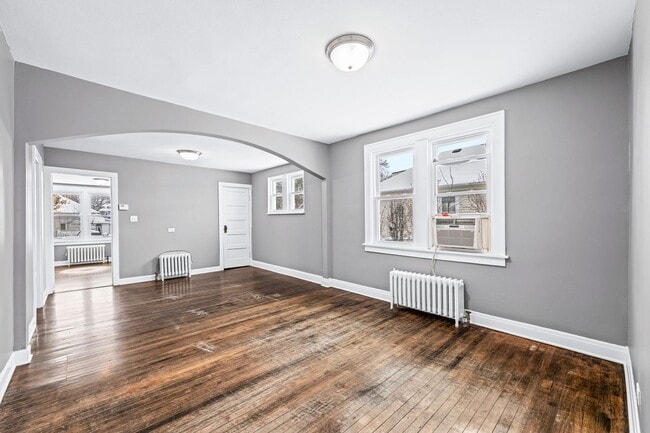 Building Photo - 233 Llewellyn Ave