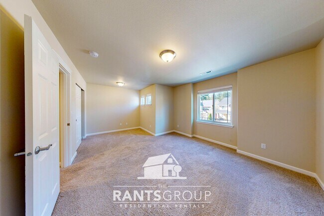 Building Photo - Beautiful 5 Bedroom 4 Bath Home in the sought after Golf Community with views of The Woodlands Co...