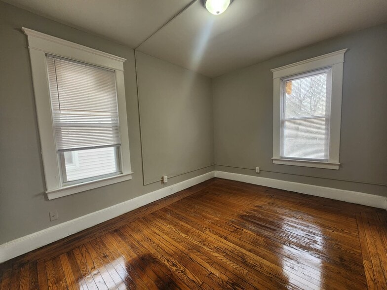 Building Photo - 121 Greenwood St