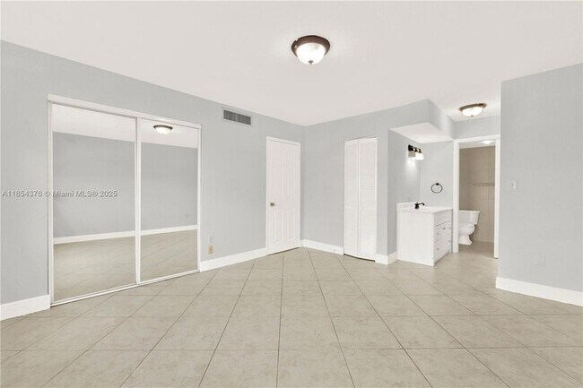 Building Photo - 1335 W 68th St