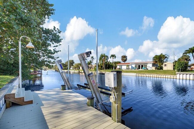 Building Photo - 1753 W Terrace Dr