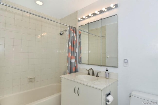 Building Photo - 63 Sunnyside Pl