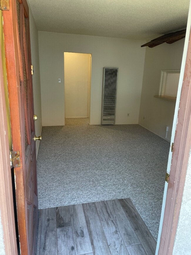 Building Photo - 307 N Curtis Ave