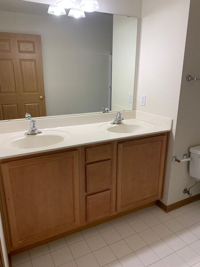 Building Photo - Gorgeous Harbor Park Condo downtown Kenosha!