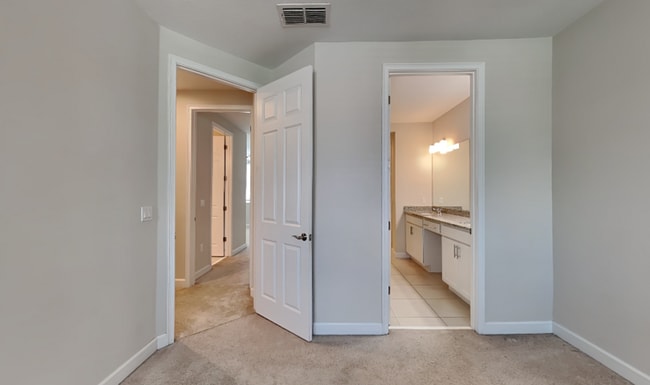 Building Photo - 895 Brutus Terrace