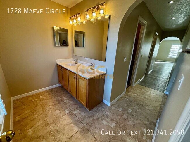 Building Photo - 1728 Maeve Cir