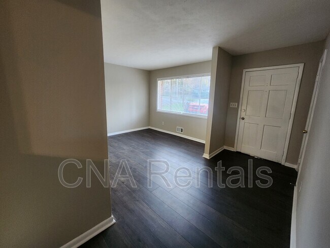 Building Photo - 3146 Vandiver Dr