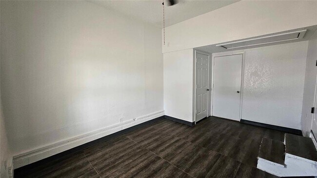 Building Photo - 3633 SE 27th St