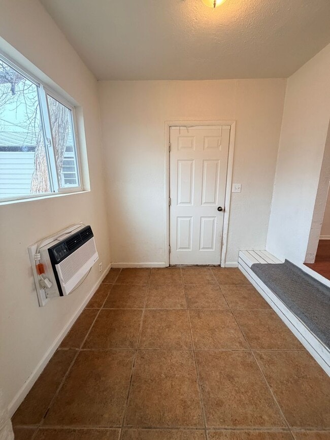 Building Photo - RENTAL 3 Bed Home w/ Garage Workshop & Fenced Yard