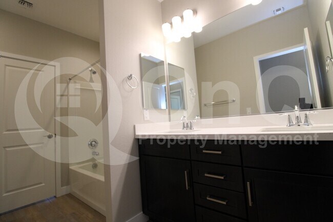 Building Photo - 5716 S Romano